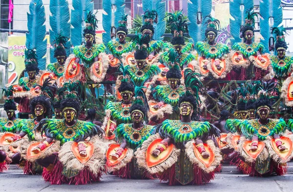 菲律宾 伊洛伊洛 1月28日 参加在 Dinagyang 节在伊洛伊洛菲律宾在2018年1月28日 Dinagyang 是纪念厄尔尼诺的宗教和文化节日 — 图库照片