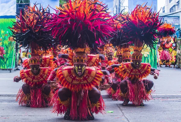 菲律宾 伊洛伊洛 1月28日 参加在 Dinagyang 节在伊洛伊洛菲律宾在2018年1月28日 Dinagyang 是纪念厄尔尼诺的宗教和文化节日 — 图库照片