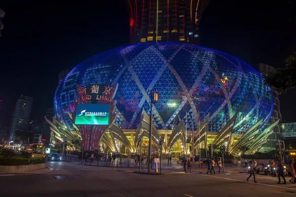 Macau - Mart 07: Lisboa hotel ve casino üzerinde 07 Mart 2018 Macau dış. 1970'te otel açtı ve toplam 2,362 oda var