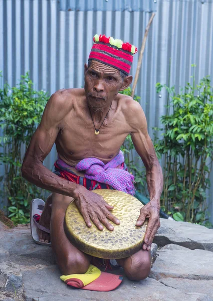 Banaue, Filipinler - Mayıs 02: Banaue 02 Mayıs 2018 Filipinler Ifugao azınlık bir adam portresi. Kuzey Filipinler dağların çoğunlukla canlı Ifugao azınlık