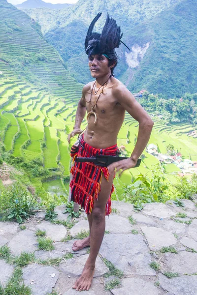 Banaue, Filipinler - Mayıs 02: Banaue 02 Mayıs 2018 Filipinler Ifugao azınlık bir adam portresi. Kuzey Filipinler dağların çoğunlukla canlı Ifugao azınlık