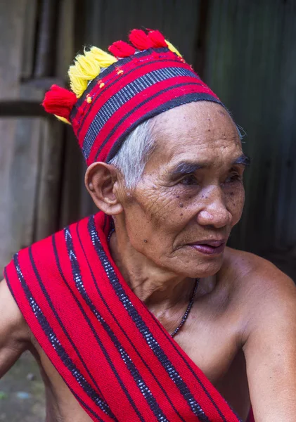 Banaue, Filipinler - Mayıs 02: Banaue 02 Mayıs 2018 Filipinler Ifugao azınlık bir adam portresi. Kuzey Filipinler dağların çoğunlukla canlı Ifugao azınlık