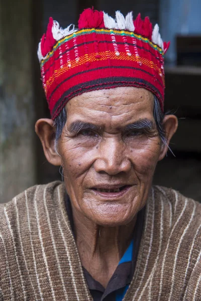 Banaue, Filipinler - Mayıs 02: Banaue 02 Mayıs 2018 Filipinler Ifugao azınlık bir adam portresi. Kuzey Filipinler dağların çoğunlukla canlı Ifugao azınlık