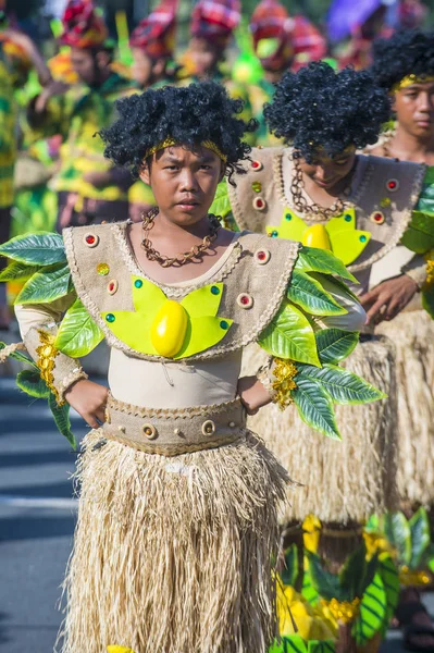 Manila, Filipinler - 27 Nisan: Aliwan fiesta üzerinde 27 Nisan 2018 Manila Filipinler katılımcılar. Aliwan Fiesta farklı kültürel festivaller Filipinler toplar yıllık bir olaydır