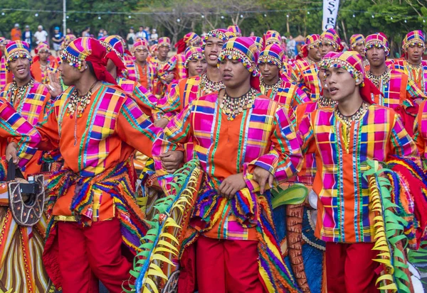 Manila, Filipinler - 27 Nisan: Aliwan fiesta üzerinde 27 Nisan 2018 Manila Filipinler katılımcılar. Aliwan Fiesta farklı kültürel festivaller Filipinler toplar yıllık bir olaydır