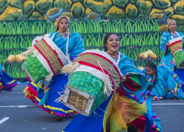 Manila, Filipinler - 27 Nisan: Aliwan fiesta üzerinde 27 Nisan 2018 Manila Filipinler katılımcılar. Aliwan Fiesta farklı kültürel festivaller Filipinler toplar yıllık bir olaydır