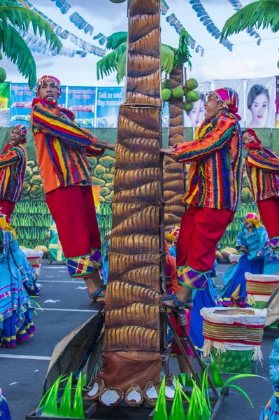Manila, Filipinler - 27 Nisan: Aliwan fiesta üzerinde 27 Nisan 2018 Manila Filipinler katılımcılar. Aliwan Fiesta farklı kültürel festivaller Filipinler toplar yıllık bir olaydır