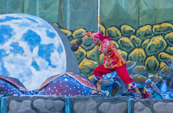 Manila, Filipinler - 27 Nisan: Aliwan fiesta üzerinde 27 Nisan 2018 Manila Filipinler katılımcılar. Aliwan Fiesta farklı kültürel festivaller Filipinler toplar yıllık bir olaydır