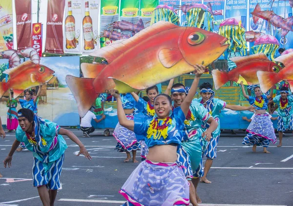 Manila, Filipinler - 27 Nisan: Aliwan fiesta üzerinde 27 Nisan 2018 Manila Filipinler katılımcılar. Aliwan Fiesta farklı kültürel festivaller Filipinler toplar yıllık bir olaydır