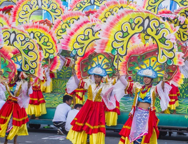 Manila, Filipinler - 27 Nisan: Aliwan fiesta üzerinde 27 Nisan 2018 Manila Filipinler katılımcılar. Aliwan Fiesta farklı kültürel festivaller Filipinler toplar yıllık bir olaydır