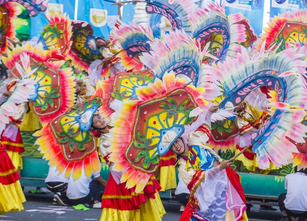 Manila, Filipinler - 27 Nisan: Aliwan fiesta üzerinde 27 Nisan 2018 Manila Filipinler katılımcılar. Aliwan Fiesta farklı kültürel festivaller Filipinler toplar yıllık bir olaydır