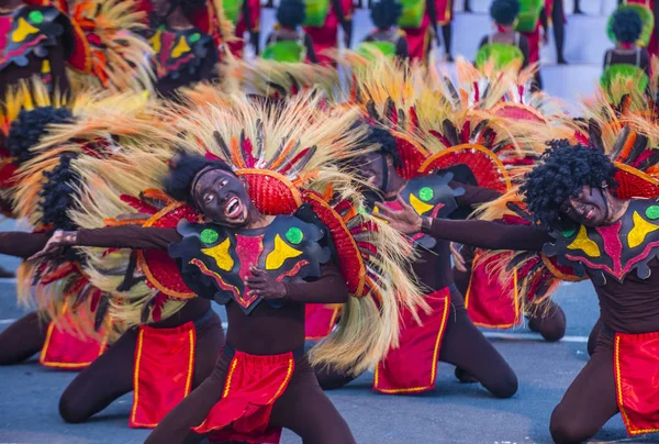 Manila, Filipinler - 27 Nisan: Aliwan fiesta üzerinde 27 Nisan 2018 Manila Filipinler katılımcılar. Aliwan Fiesta farklı kültürel festivaller Filipinler toplar yıllık bir olaydır