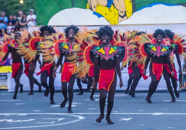 Manila, Filipinler - 27 Nisan: Aliwan fiesta üzerinde 27 Nisan 2018 Manila Filipinler katılımcılar. Aliwan Fiesta farklı kültürel festivaller Filipinler toplar yıllık bir olaydır