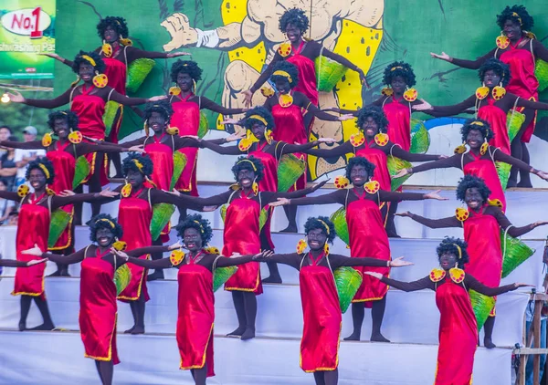 Manila, Filipinler - 27 Nisan: Aliwan fiesta üzerinde 27 Nisan 2018 Manila Filipinler katılımcılar. Aliwan Fiesta farklı kültürel festivaller Filipinler toplar yıllık bir olaydır