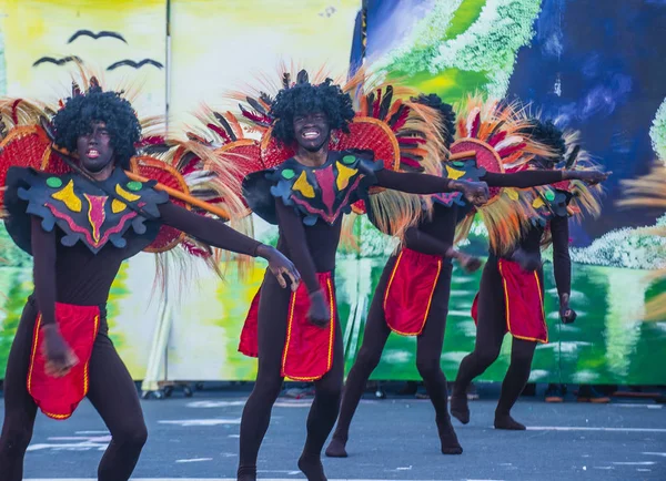 Manila, Filipinler - 27 Nisan: Aliwan fiesta üzerinde 27 Nisan 2018 Manila Filipinler katılımcılar. Aliwan Fiesta farklı kültürel festivaller Filipinler toplar yıllık bir olaydır