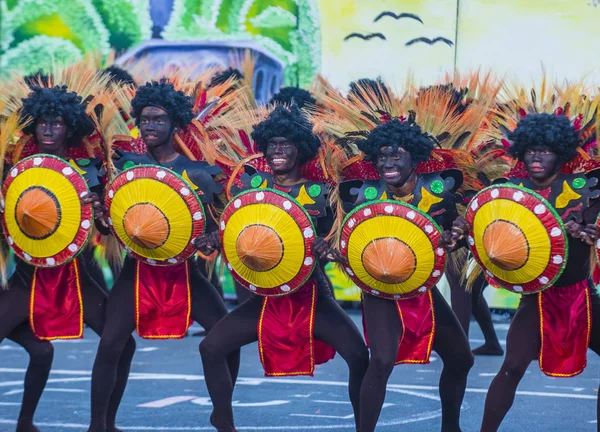 Manila, Filipinler - 27 Nisan: Aliwan fiesta üzerinde 27 Nisan 2018 Manila Filipinler katılımcılar. Aliwan Fiesta farklı kültürel festivaller Filipinler toplar yıllık bir olaydır