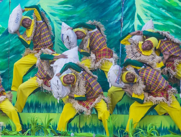 Manila, Filipinler - 27 Nisan: Aliwan fiesta üzerinde 27 Nisan 2018 Manila Filipinler katılımcılar. Aliwan Fiesta farklı kültürel festivaller Filipinler toplar yıllık bir olaydır