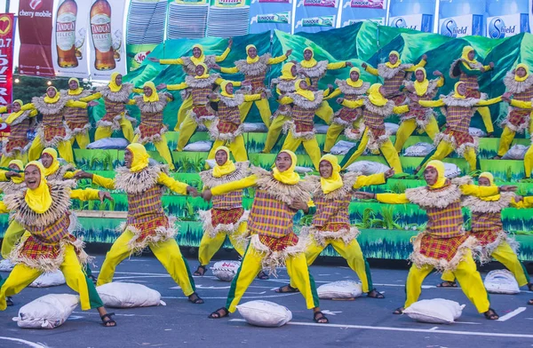 Manila, Filipinler - 27 Nisan: Aliwan fiesta üzerinde 27 Nisan 2018 Manila Filipinler katılımcılar. Aliwan Fiesta farklı kültürel festivaller Filipinler toplar yıllık bir olaydır