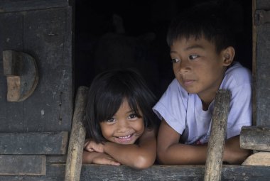 Banaue, Filipinler - Mayıs 02: Banaue 02 Mayıs 2018 Filipinler azınlıkta Ifugao çocuklar. Kuzey Filipinler dağların çoğunlukla canlı Ifugao azınlık