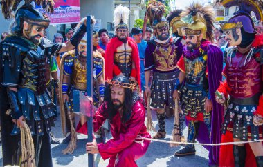 Boac, Filipinler - 30 Mart: Katılımcılar Boac Marinduque Moriones Festivali Türkiye ada. Anualy kutsal hafta düzenlenen Moriones Festivali 