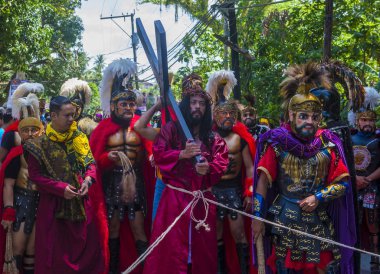 Boac, Filipinler - 30 Mart: Katılımcılar Boac Marinduque Moriones Festivali Türkiye ada. Anualy kutsal hafta düzenlenen Moriones Festivali 