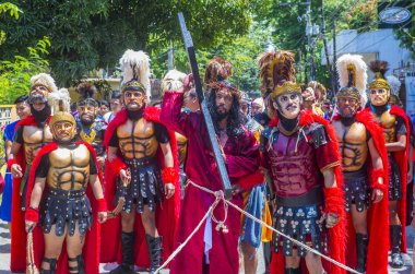 Boac, Filipinler - 30 Mart: Katılımcılar Boac Marinduque Moriones Festivali Türkiye ada. Anualy kutsal hafta düzenlenen Moriones Festivali 