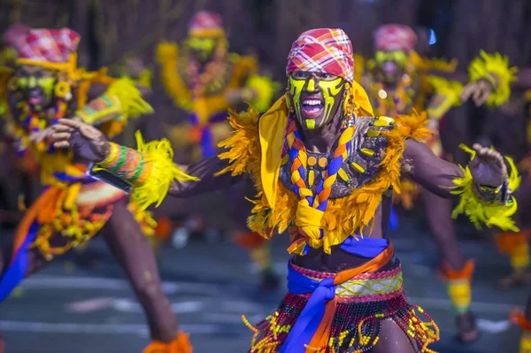 Manila, Filipinler - 27 Nisan: Aliwan fiesta üzerinde 27 Nisan 2018 Manila Filipinler katılımcılar. Aliwan Fiesta farklı kültürel festivaller Filipinler toplar yıllık bir olaydır