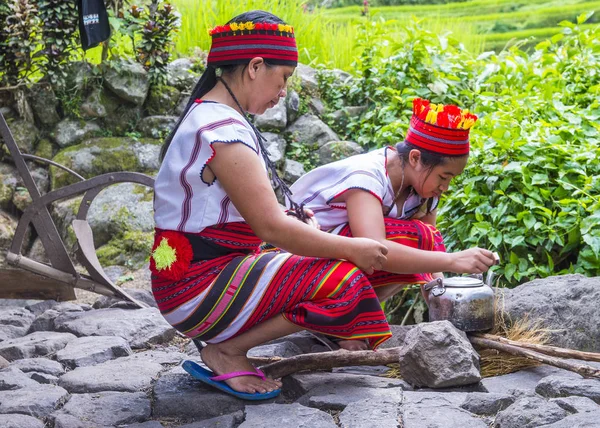 Banaue, Filipinler - Mayıs 02: Banaue 02 Mayıs 2018 Filipinler azınlıkta Ifugao kadınlar. Kuzey Filipinler dağların çoğunlukla canlı Ifugao azınlık