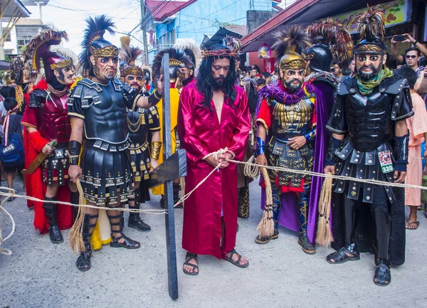 Boac, Filipinler - 30 Mart: Katılımcılar Boac Marinduque Moriones Festivali Türkiye ada. Anualy kutsal hafta düzenlenen Moriones Festivali 