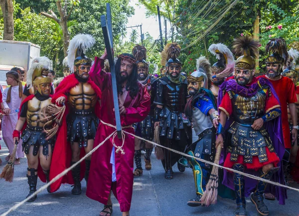 Boac, Filipinler - 30 Mart: Katılımcılar Boac Marinduque Moriones Festivali Türkiye ada. Anualy kutsal hafta düzenlenen Moriones Festivali 