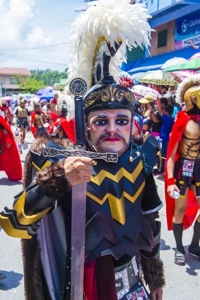 Boac, Filipinler - 30 Mart: Katılımcılar Boac Marinduque Moriones Festivali Türkiye ada. Anualy kutsal hafta düzenlenen Moriones Festivali 