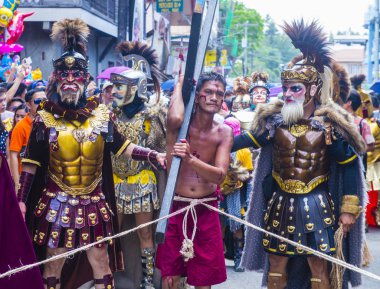 Boac, Filipinler - 30 Mart: Katılımcılar Boac Marinduque Moriones Festivali Türkiye ada. Anualy kutsal hafta düzenlenen Moriones Festivali 