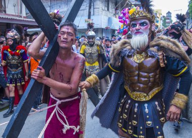 Boac, Filipinler - 30 Mart: Katılımcılar Boac Marinduque Moriones Festivali Türkiye ada. Anualy kutsal hafta düzenlenen Moriones Festivali 