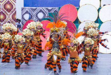 Cebu City, Filipinler - 21 Ocak: Katılımcılar Sinulog Festivali'nde Cebu city, Filipinler üzerinde 21 Ocak 2018. Sinulog Filipinler Santo Nino Katolik kutlamalar merkezidir