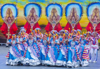 Cebu City, Filipinler - 21 Ocak: Katılımcılar Sinulog Festivali'nde Cebu city, Filipinler üzerinde 21 Ocak 2018. Sinulog Filipinler Santo Nino Katolik kutlamalar merkezidir
