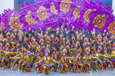 Cebu City, Filipinler - 21 Ocak: Katılımcılar Sinulog Festivali'nde Cebu city, Filipinler üzerinde 21 Ocak 2018. Sinulog Filipinler Santo Nino Katolik kutlamalar merkezidir