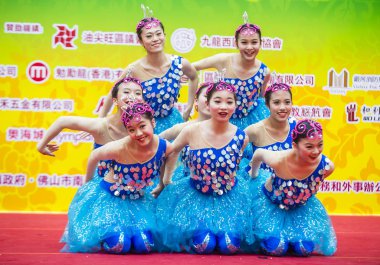 Hong Kong - Mart 04: 14 Tai Kok Tsui tapınağın üzerinde 04 Mart 2018 Hong Kong'da Fuar katılımcıları. Tapınak Fuar her yıl düzenlenen bir Çin kültürel olaydır 