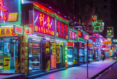 Macau - Mart 07: Neon işaret Macau üzerinde 07 Mart 2018 sokaklarında
