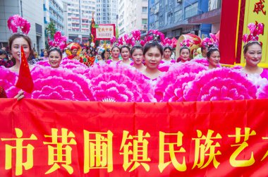 Hong Kong - Mart 04: 14 Tai Kok Tsui tapınağın üzerinde 04 Mart 2018 Hong Kong'da Fuar katılımcıları. Tapınak Fuar her yıl düzenlenen bir Çin kültürel olaydır 