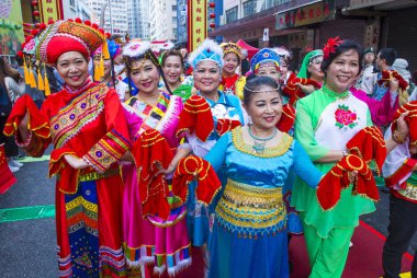 Hong Kong - Mart 04: 14 Tai Kok Tsui tapınağın üzerinde 04 Mart 2018 Hong Kong'da Fuar katılımcıları. Tapınak Fuar her yıl düzenlenen bir Çin kültürel olaydır 