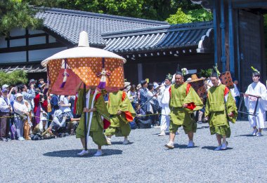 Kyoto - 15 Mayıs: Kyoto, Japonya üzerinde 15 Mayıs 2018 Aoi Matsuri katılımcılar. AOI Mastsuri tarihlerinde Kyoto, Japonya'da üç ana yıllık festivaller biridir