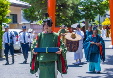 Kyoto - 15 Mayıs: Kyoto, Japonya üzerinde 15 Mayıs 2018 Aoi Matsuri katılımcılar. AOI Mastsuri tarihlerinde Kyoto, Japonya'da üç ana yıllık festivaller biridir