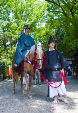 Kyoto - 15 Mayıs: Kyoto, Japonya üzerinde 15 Mayıs 2018 Aoi Matsuri katılımcılar. AOI Mastsuri tarihlerinde Kyoto, Japonya'da üç ana yıllık festivaller biridir