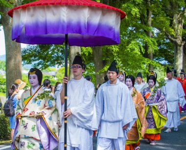 Kyoto - 15 Mayıs: Kyoto, Japonya üzerinde 15 Mayıs 2018 Aoi Matsuri katılımcılar. AOI Mastsuri tarihlerinde Kyoto, Japonya'da üç ana yıllık festivaller biridir