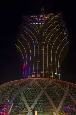 Macau - Mart 07: Lisboa hotel ve casino üzerinde 07 Mart 2018 Macau dış. 1970'te otel açtı ve toplam 2,362 oda var