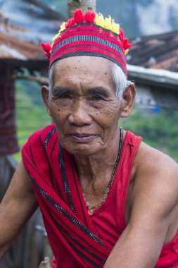Banaue, Filipinler - Mayıs 02: Banaue 02 Mayıs 2018 Filipinler Ifugao azınlık bir adam portresi. Kuzey Filipinler dağların çoğunlukla canlı Ifugao azınlık