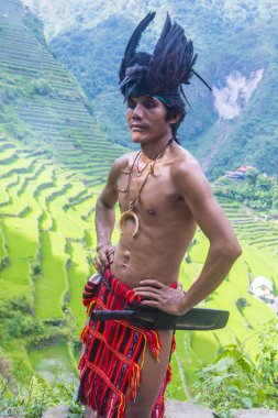 Banaue, Filipinler - Mayıs 02: Banaue 02 Mayıs 2018 Filipinler Ifugao azınlık bir adam portresi. Kuzey Filipinler dağların çoğunlukla canlı Ifugao azınlık