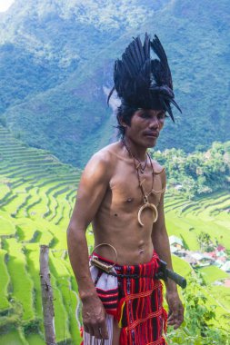 Banaue, Filipinler - Mayıs 02: Banaue 02 Mayıs 2018 Filipinler Ifugao azınlık bir adam portresi. Kuzey Filipinler dağların çoğunlukla canlı Ifugao azınlık