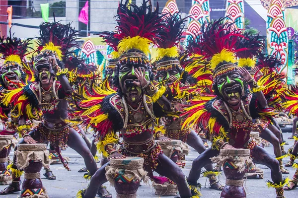 菲律宾 伊洛伊洛 1月28日 参加在 Dinagyang 节在伊洛伊洛菲律宾在2018年1月28日 Dinagyang 是纪念厄尔尼诺的宗教和文化节日 — 图库照片