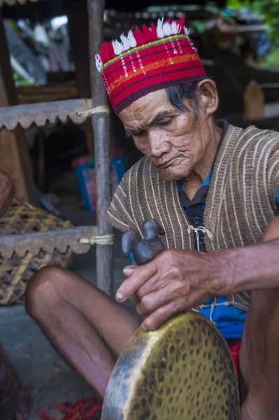 Banaue, Filipinler - Mayıs 02: Banaue 02 Mayıs 2018 Filipinler Ifugao azınlık bir adam portresi. Kuzey Filipinler dağların çoğunlukla canlı Ifugao azınlık